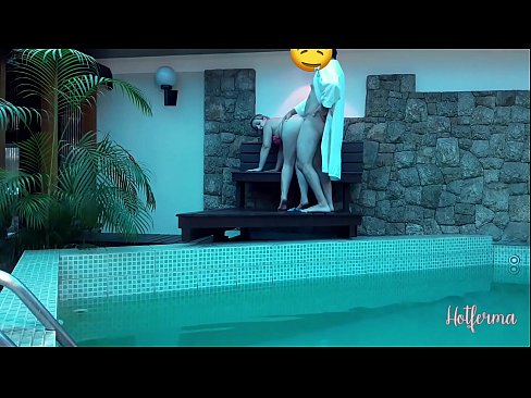 ❤️ Oga pe iranṣẹbinrin si awọn pool, sugbon ko le koju kan gbona ❤️❌  Ibalopo ️❤